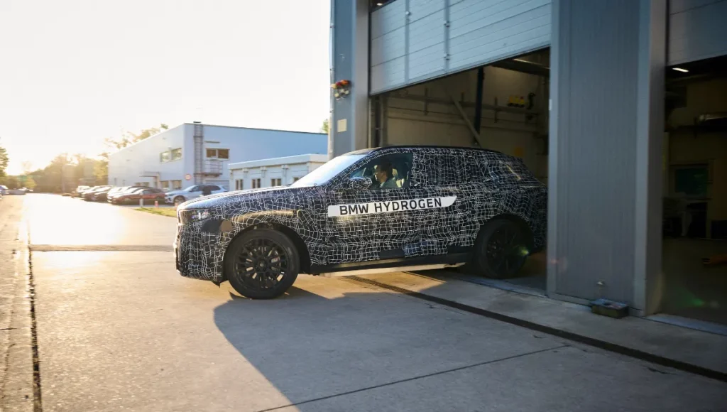 New BMW X5 Debuts With Hydrogen EV and Multiple Powertrains 6