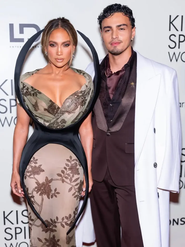 Jennifer Lopez and Ben Affleck Seen Together for the First Time Since Divorce at Kiss of the Spider Woman Premiere 4
